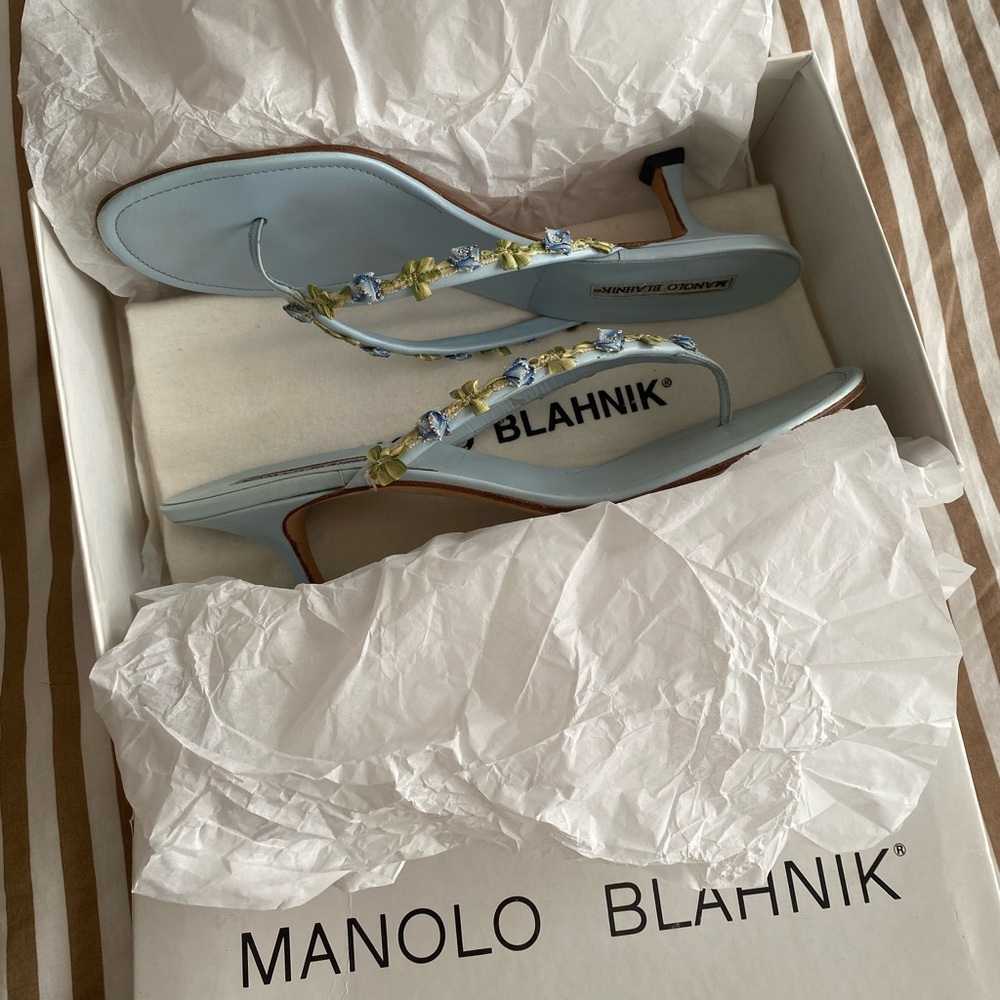 Vintage Manolo Blahnik Blue floral thong sandal heels - Picture 3 of 9